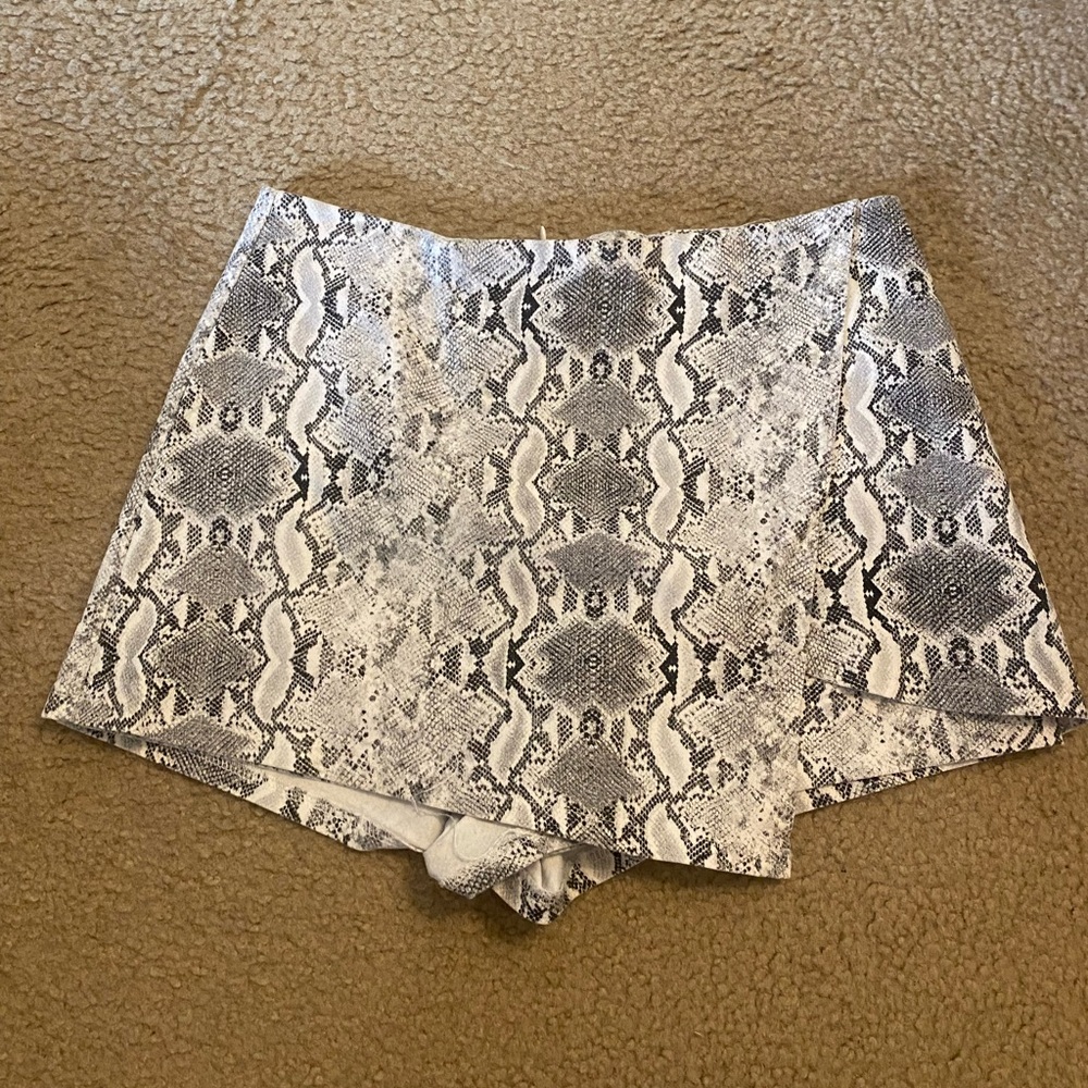 Skort. Animal print